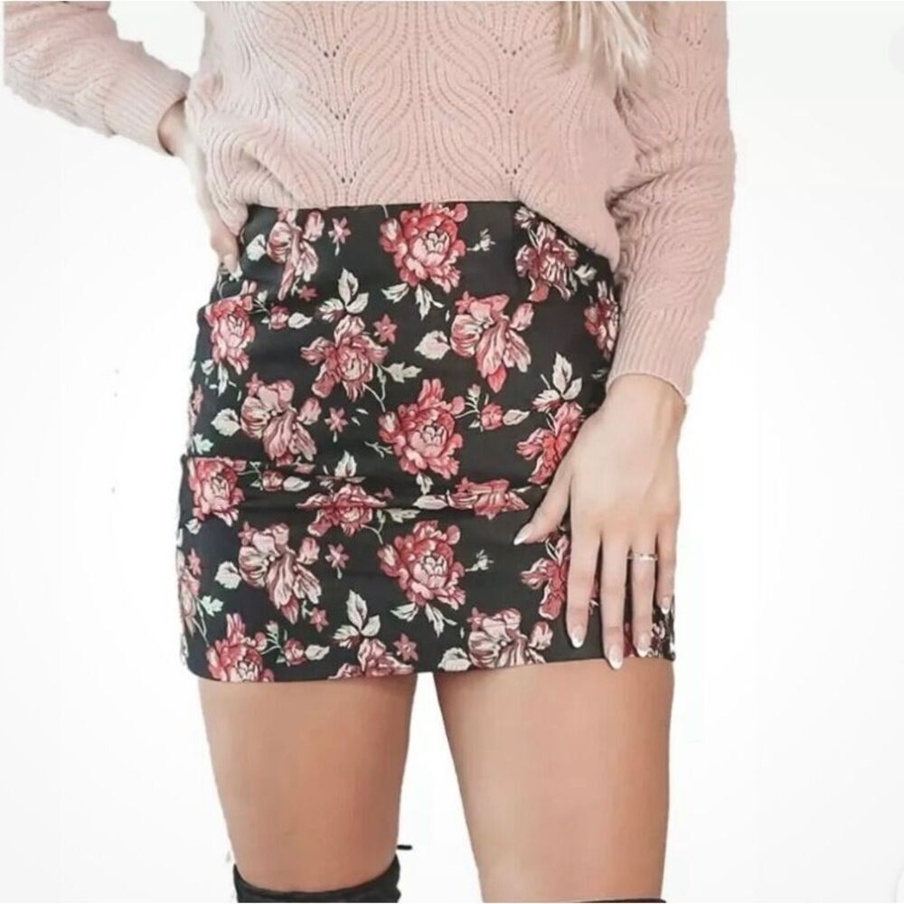 Revolve Minkpink Larache Mini Skirt Black Pink Floral NWT XS Whimsigoth $89 MSRP